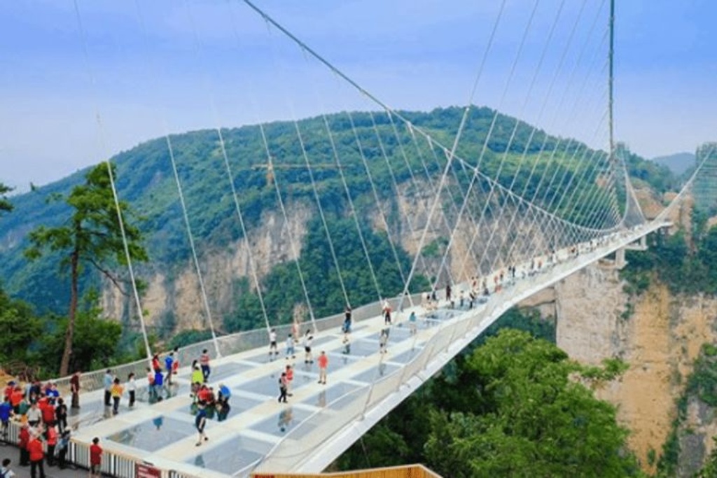 Zhangjiajie Glass Bridge Terrifying