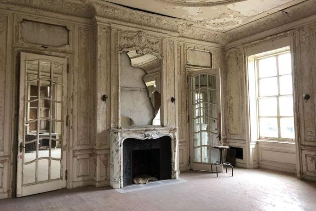 Historic mansion abandoned