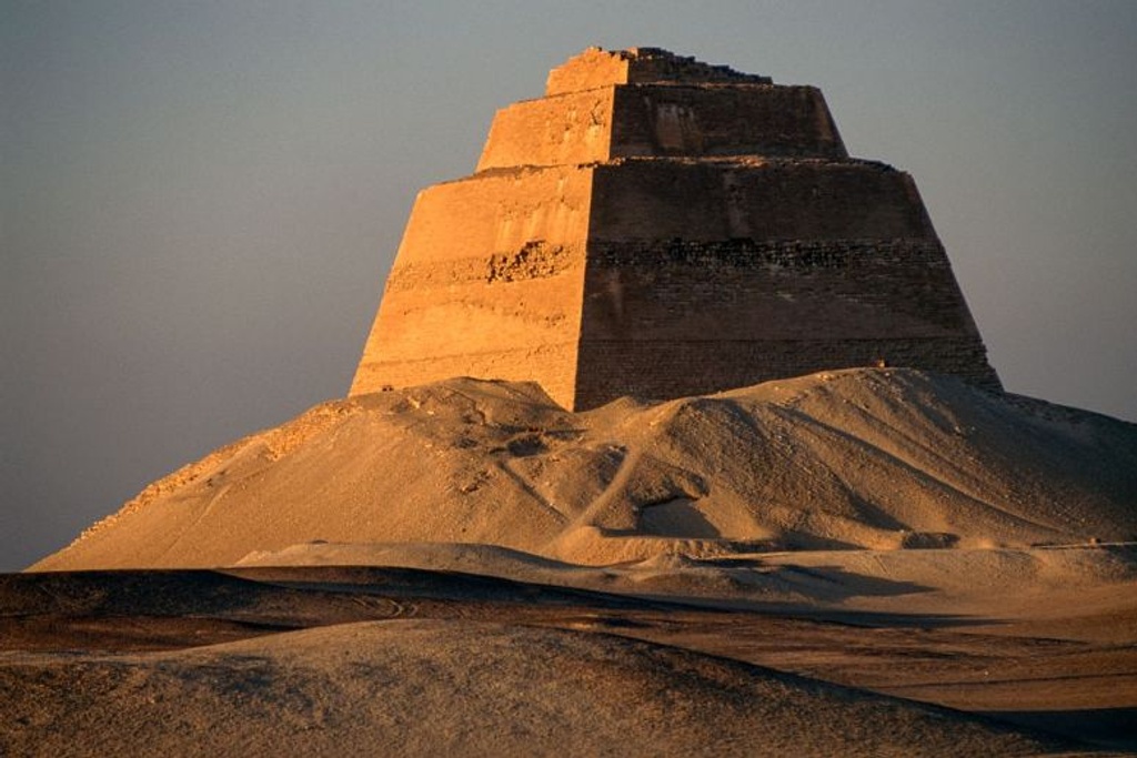 meidum pyramid egypt