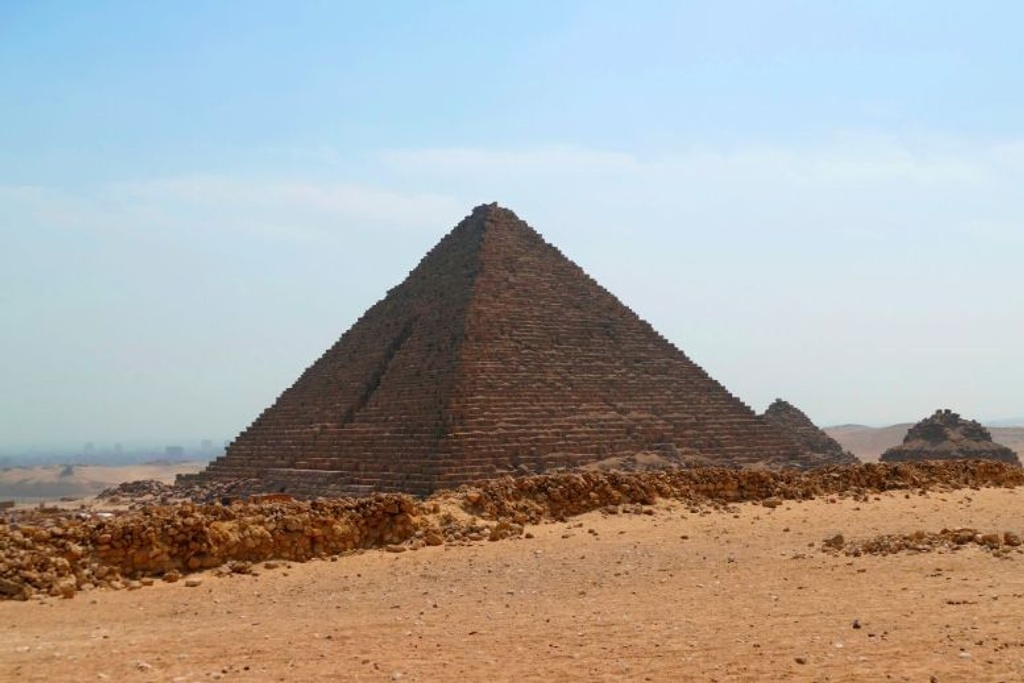 pyramid of menkaure egypt