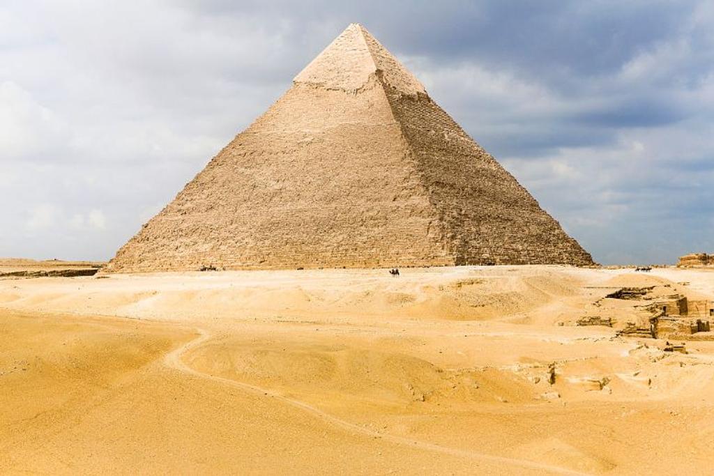 pyramid of khafre burial