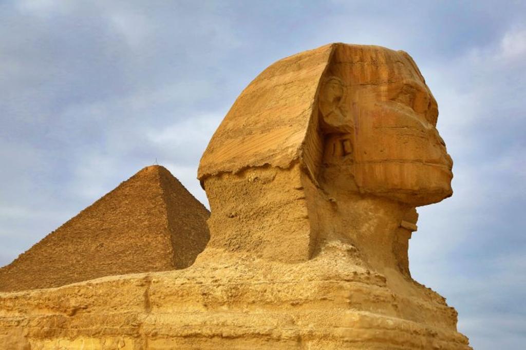 sphinx nose eygpt pyramid