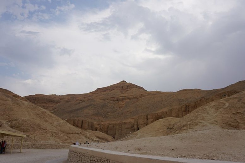 el-qurn peak burial egypt