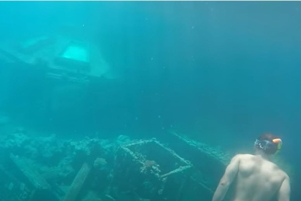 Divers, Underwater, Abandoned, Restaurant