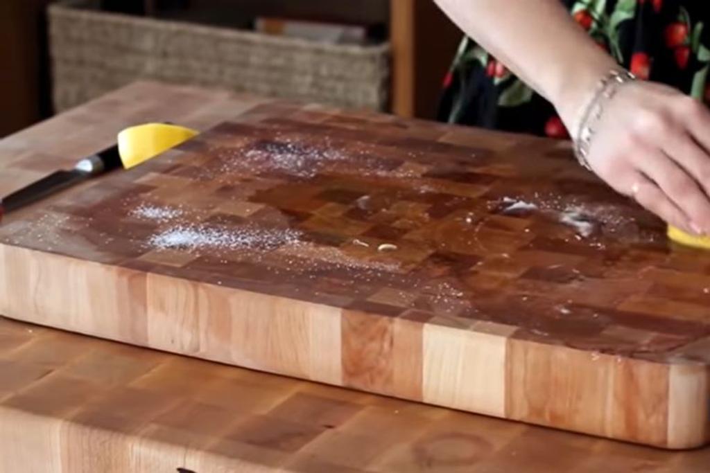 Wooden Cutting Board Lemon