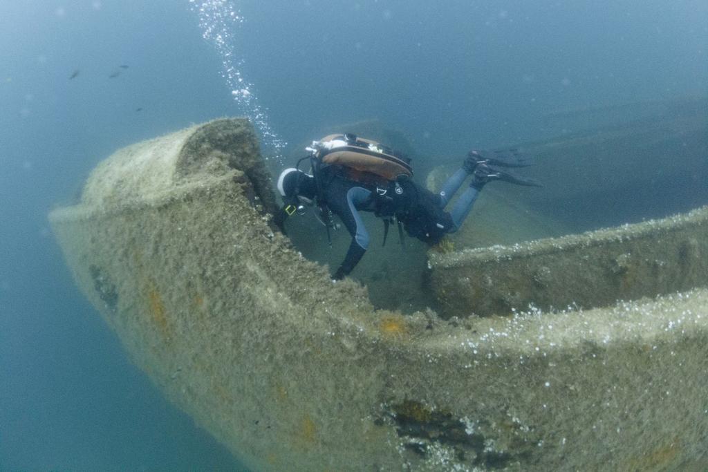 shipwreck diver boat discovery