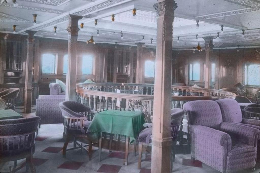Titanic Movie Bar Lounge