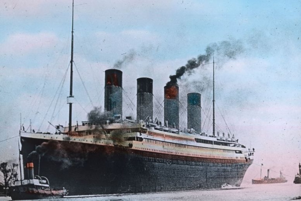 Titanic RMS Unsinkable Boat