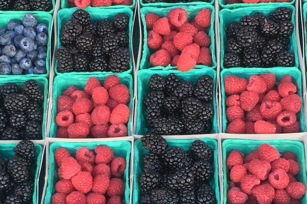 blackberries raspberries blueberries market