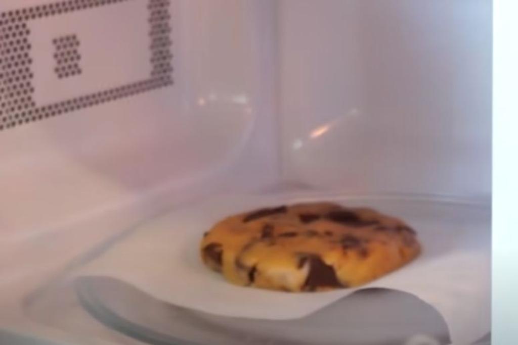 Cookies Bake Microwave Hack