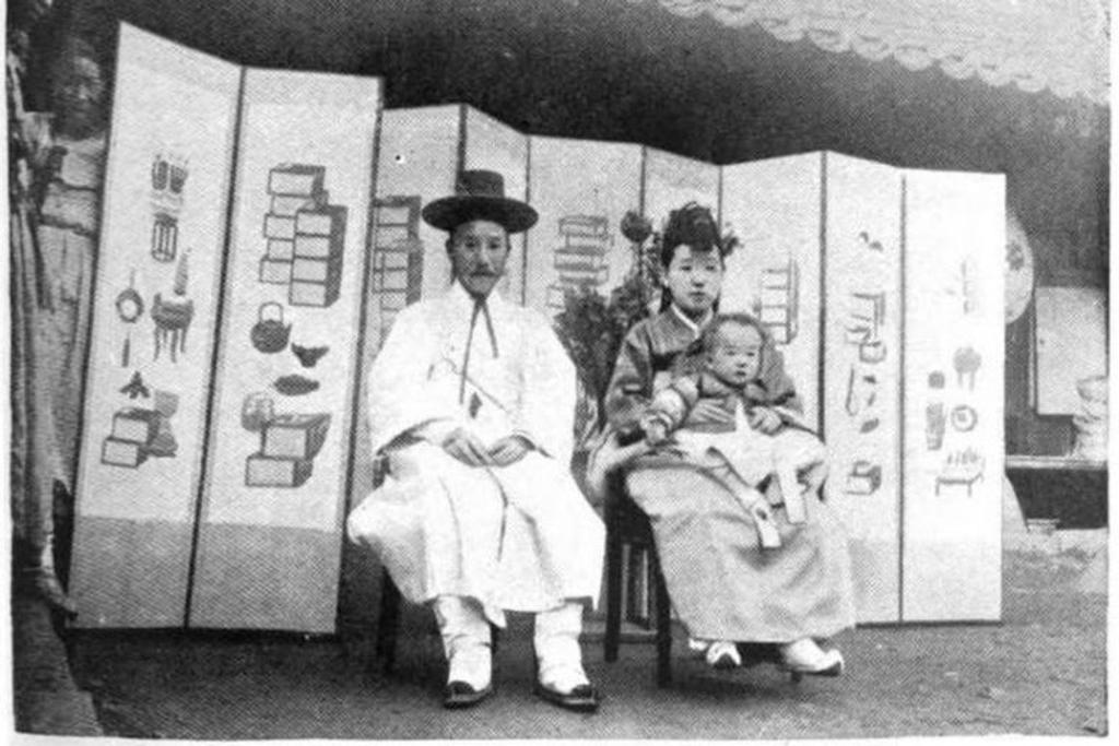 Korean Couple Patriarch Traditions