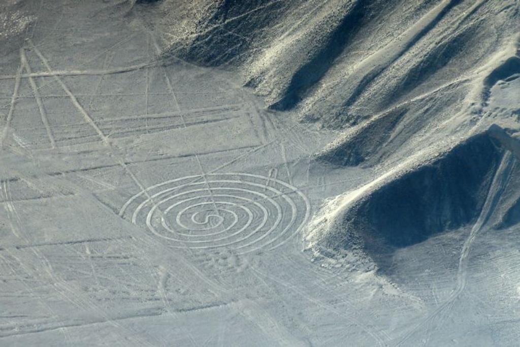 Geoglyph Spiral Nazca Lines
